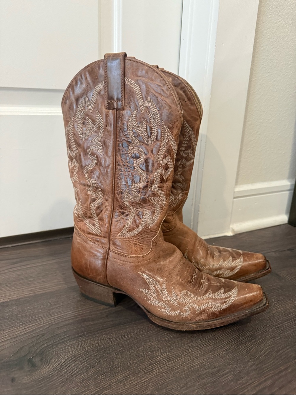 Classic Western Leather Cowboy Boots in Brown with White Stitching - Picture 3 of 5